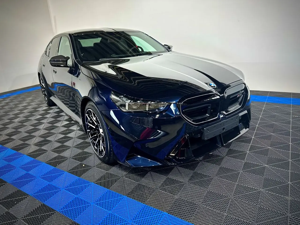 BMW M5 2025, NEW ULTIMATE On stock in Bremerhaven – 3