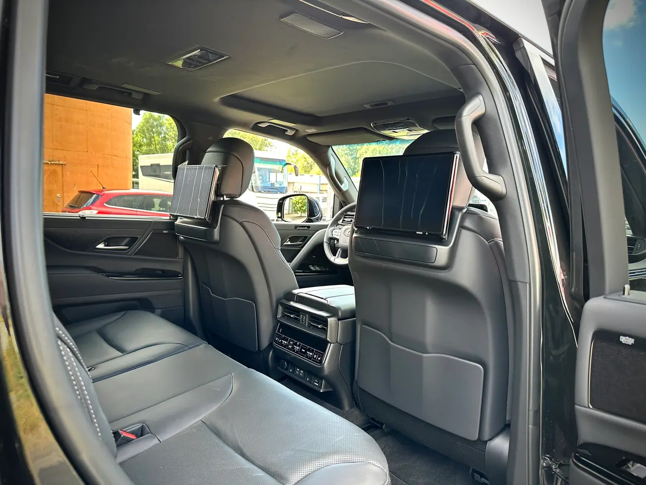 2 X Lexus LX600 Luxury NEW, On stock in Bremerhaven – 5