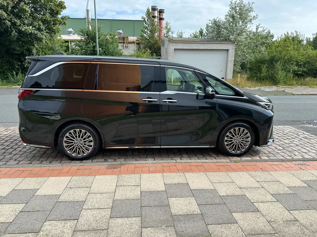 4 X Lexus LM350h Executive, NEW, On stock in Bremerhaven – 5