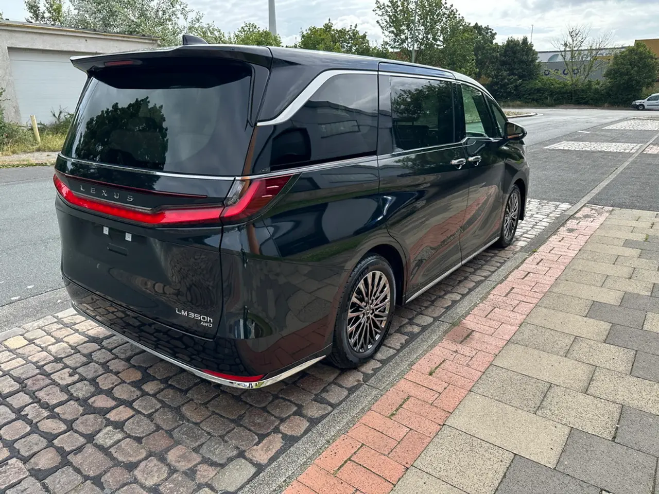 4 X Lexus LM350h Executive, NEW, On stock in Bremerhaven – 7