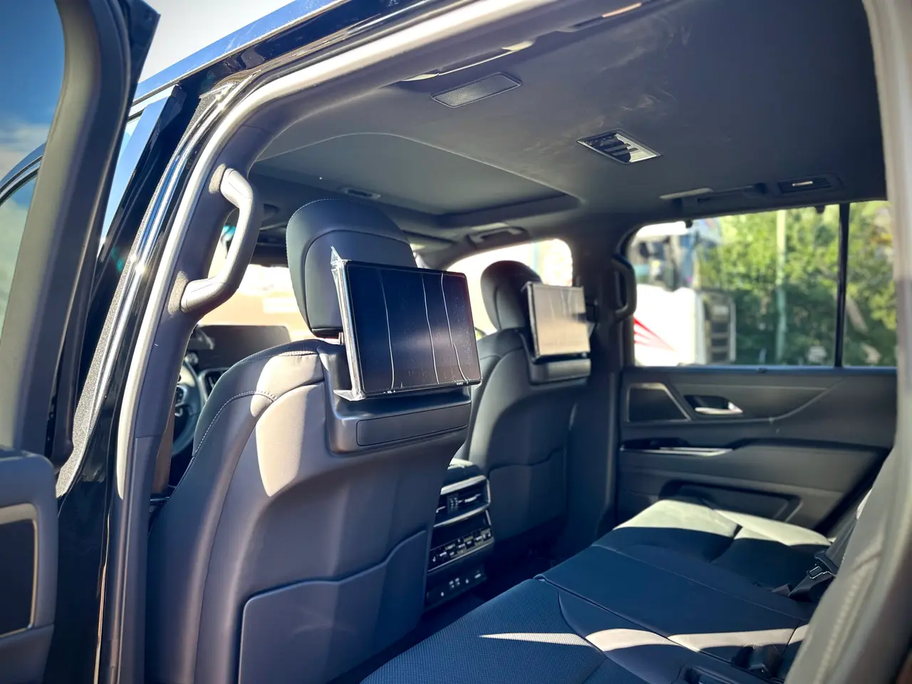 2 X Lexus LX600 Luxury NEW, On stock in Bremerhaven – 7