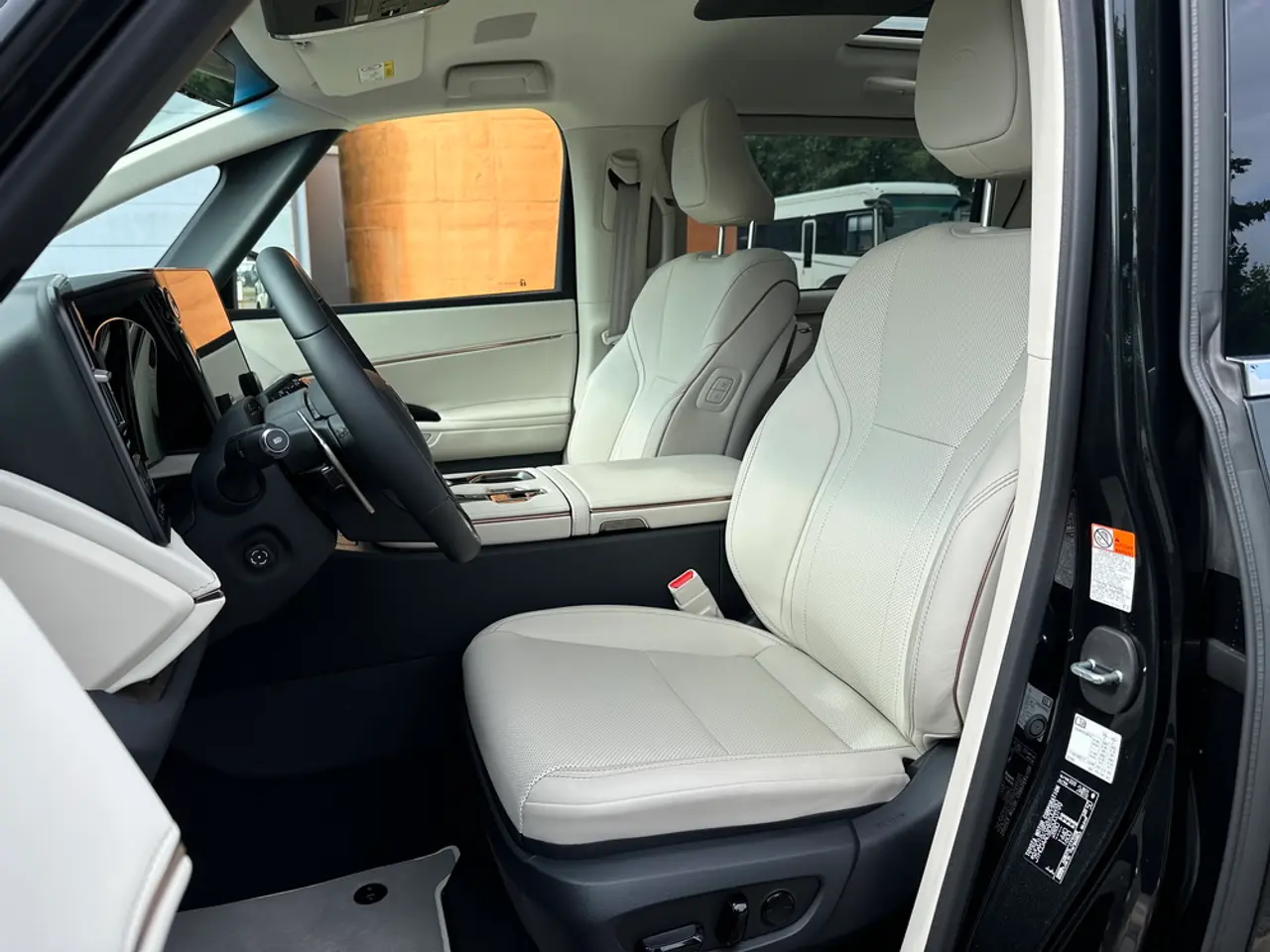 4 X Lexus LM350h Executive, NEW, On stock in Bremerhaven – 8