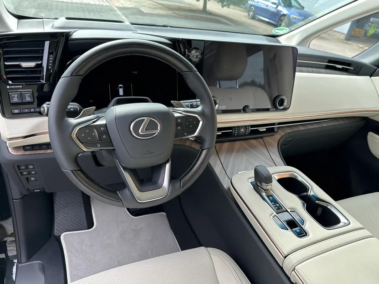 4 X Lexus LM350h Executive, NEW, On stock in Bremerhaven – 9