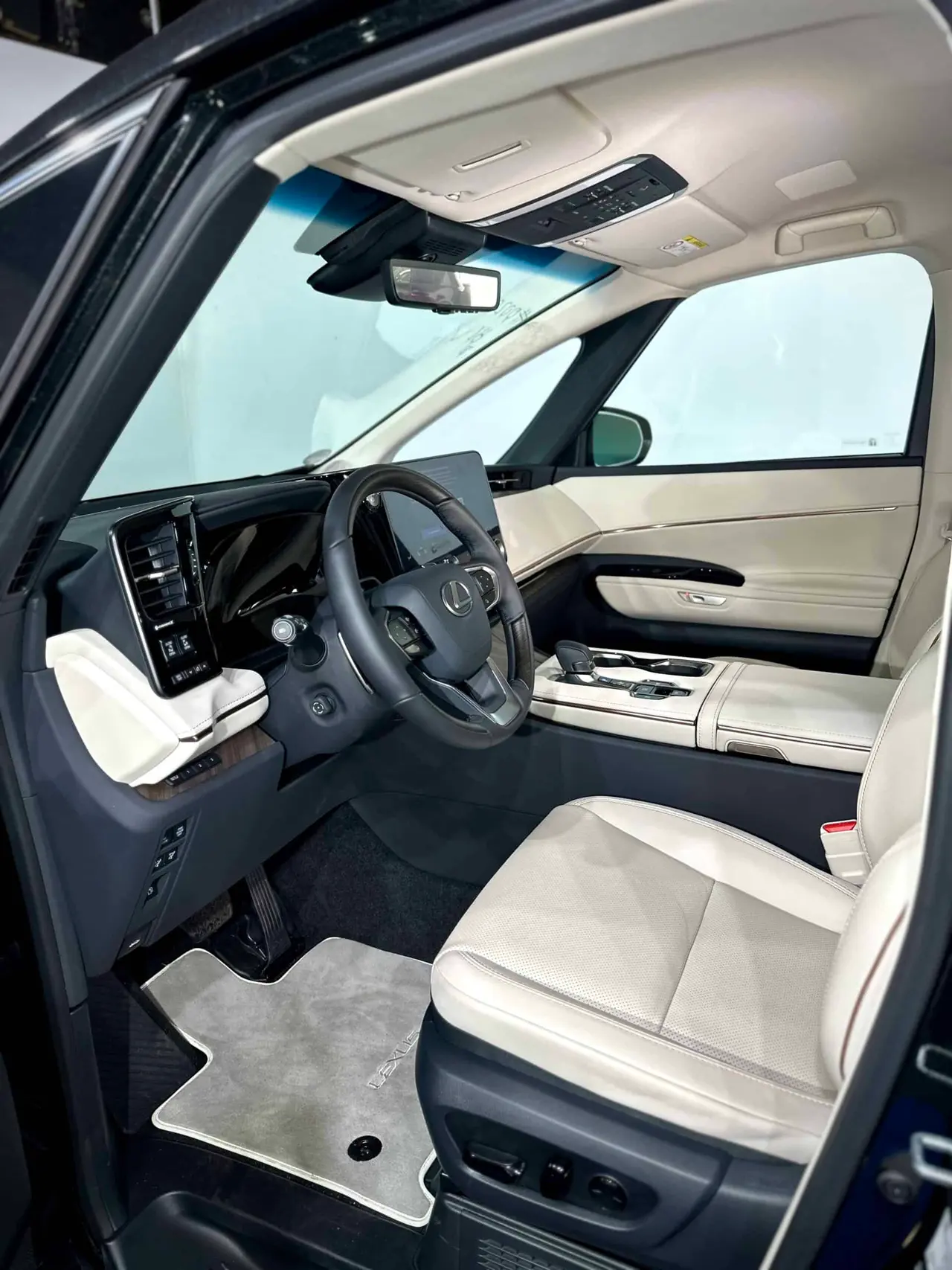 7 X Lexus LM350h Executive, NEW, On stock in Bremerhaven – 13