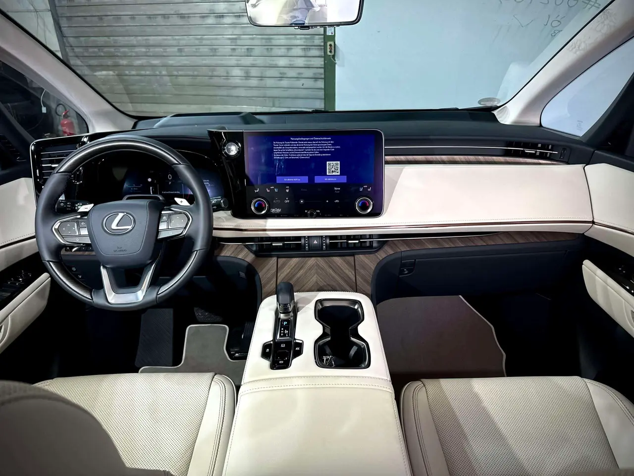 7 X Lexus LM350h Executive, NEW, On stock in Bremerhaven – 15
