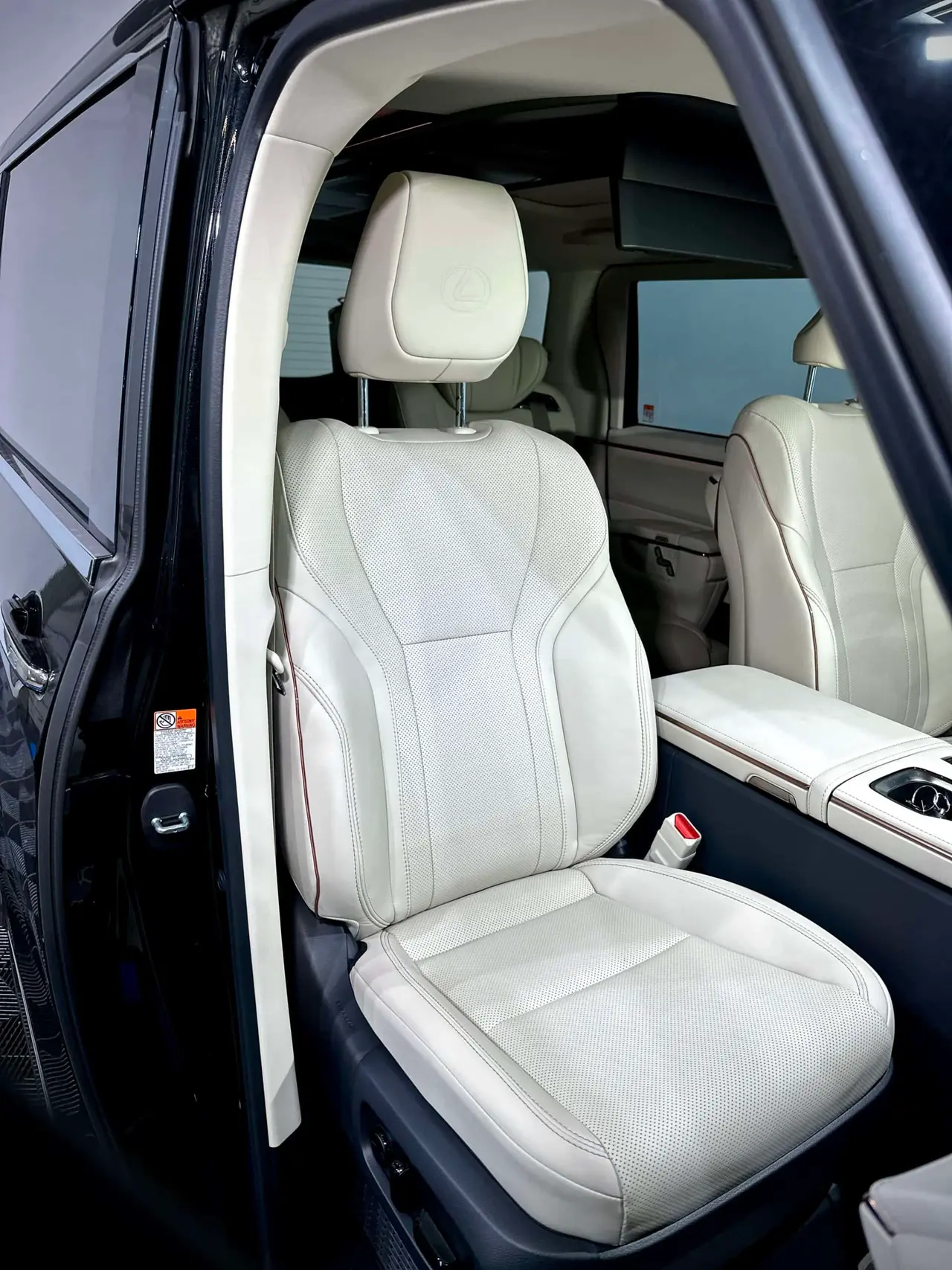 7 X Lexus LM350h Executive, NEW, On stock in Bremerhaven – 17