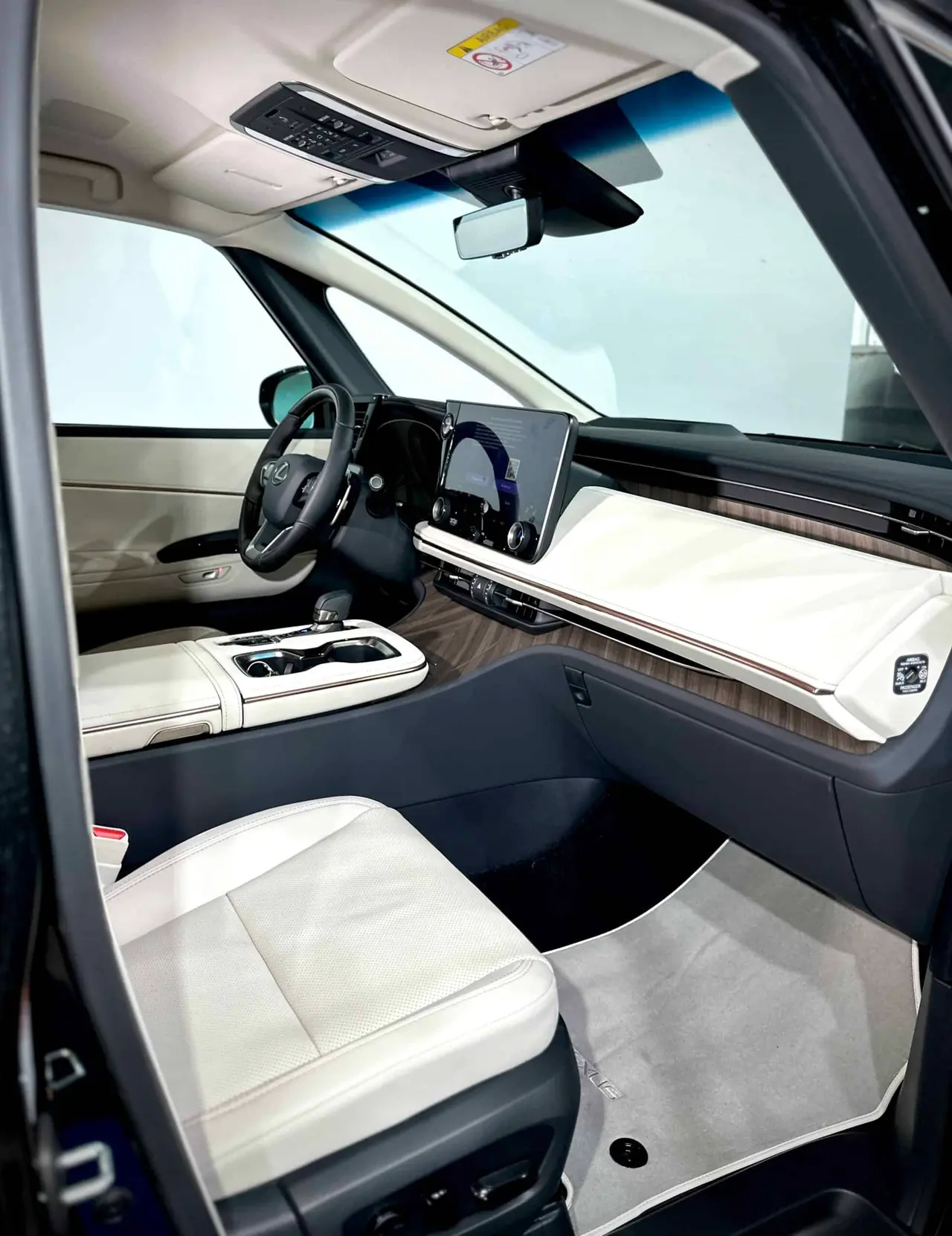 7 X Lexus LM350h Executive, NEW, On stock in Bremerhaven – 19